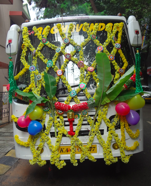 puja_bus